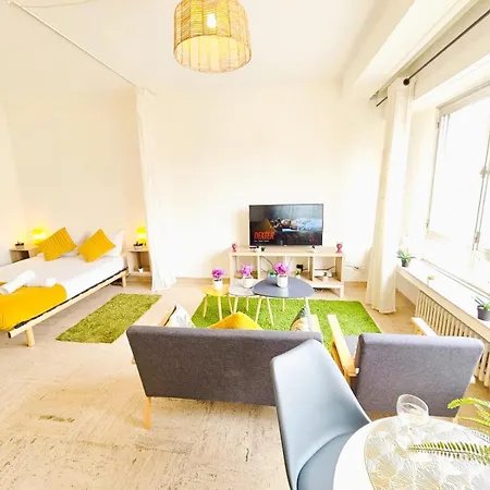 Bright With Outdoor Balcony Apartmán Lucembursko