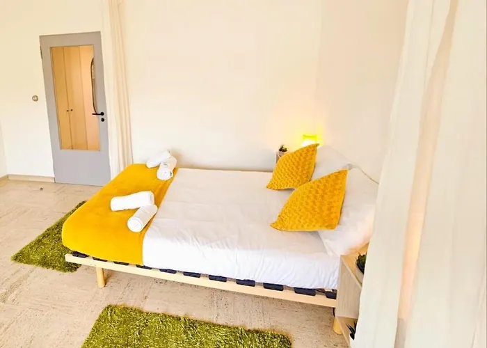 Bright With Outdoor Balcony Appartement *