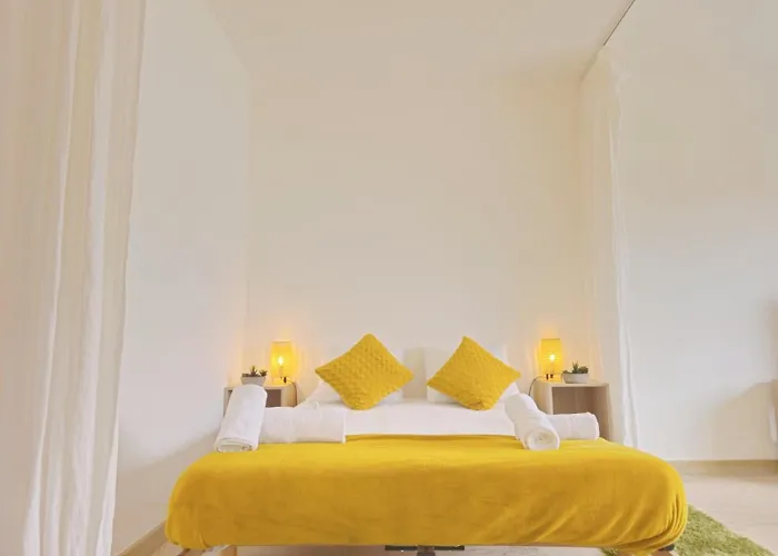 Bright With Outdoor Balcony Appartement