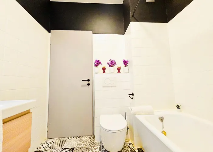 公寓 Bright With Outdoor Balcony